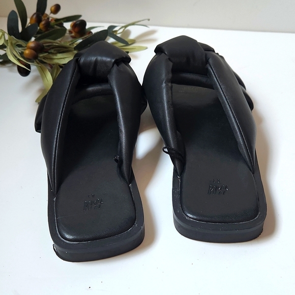 H&M Slides Size 41 - Picture 4 of 8